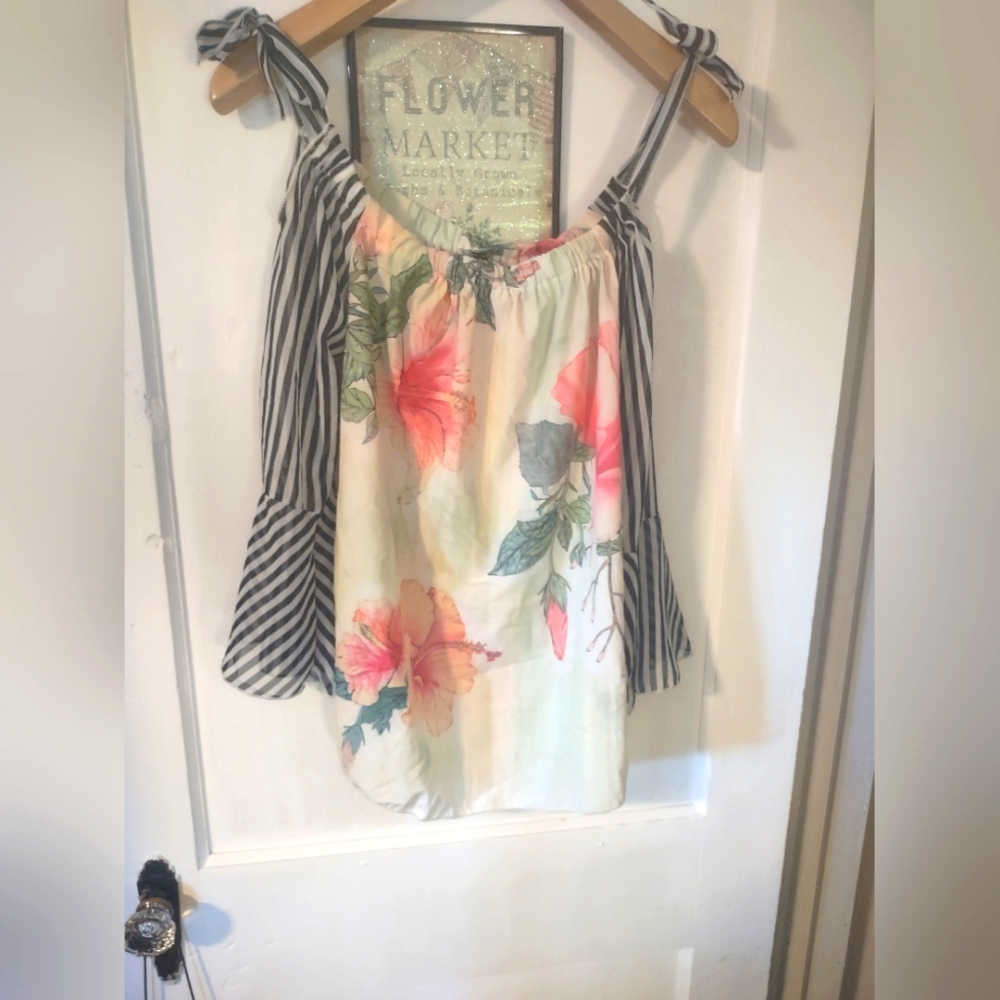 Casa Lee floral women's top